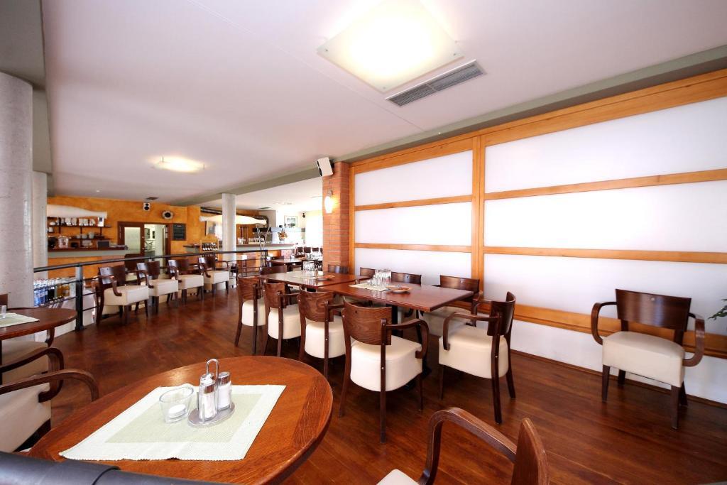 Hotel S-Centrum Benesov  Dış mekan fotoğraf
