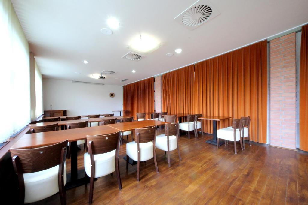 Hotel S-Centrum Benesov  Dış mekan fotoğraf