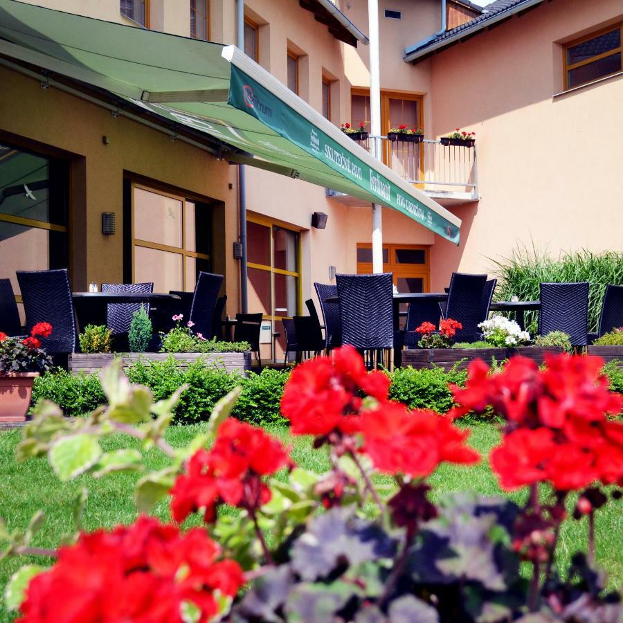 Hotel S-Centrum Benesov  Dış mekan fotoğraf
