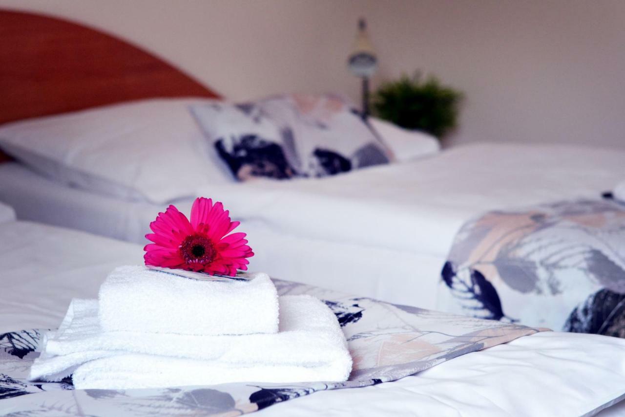 Hotel S-Centrum Benesov  Dış mekan fotoğraf